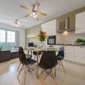 bright-and-spacious-3-bedroom-gzira-apartment.qawrahotelsmalta.org/
